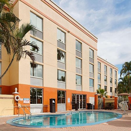 Best Western Fort Myers Inn And Suites Удобства фото